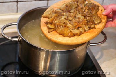 Куриный суп с солеными грибами, Шаг 04