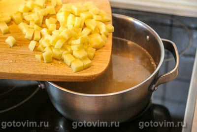 Мясной суп с картофелем и солеными грибами, Шаг 04