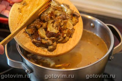 Мясной суп с картофелем и солеными грибами, Шаг 07