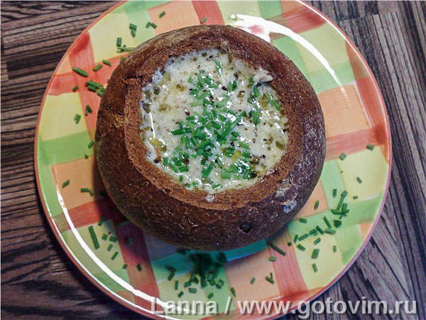 Сырный суп в хлебе. Фотография рецепта