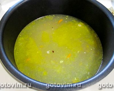 Куриный суп с вермишелью «паутинка» и колбасным сыром в мультиварке, Шаг 03