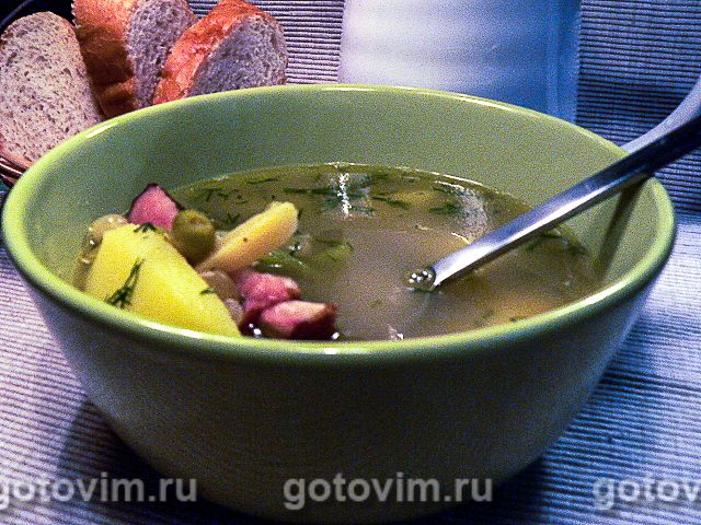 Суп из зеленого горошка с копчеными ребрышками. Фотография рецепта