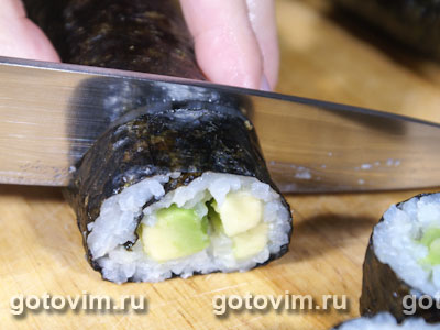 Маки суши с авокадо, Шаг 05