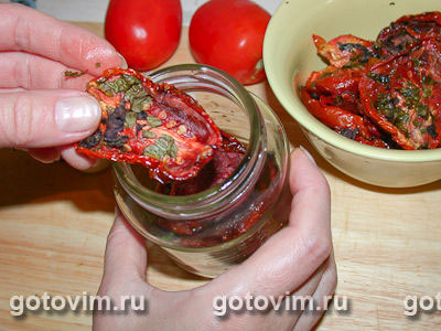 Сушеные помидоры с пряными травами в масле, Шаг 04