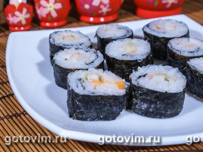 - (Maki sushi rolls). -