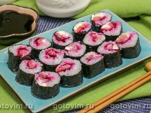 Суши со свеклой, красной рыбой и творожным сыром