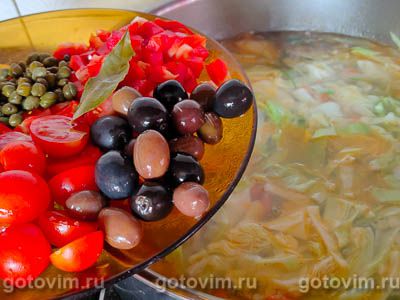 Португальский свекольный суп с чоризо, каперсами и маслинами, Шаг 05