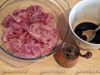Поджарка из свинины с овощами в духовке и пюре из зелёного горошка, Шаг 01