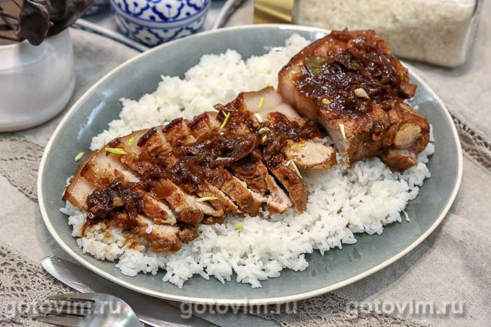 Свинина адобо (мясо, тушенное по-филиппинский с соевым соусом и уксусом). Фотография рецепта