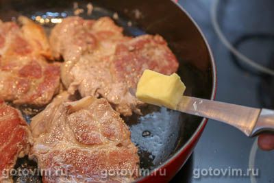 Сочные отбивные из свинины с виноградом на сковороде, Шаг 05