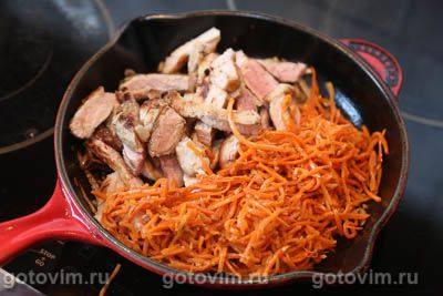 Свинина, жаренная с корейской морковью и кунжутом, Шаг 06