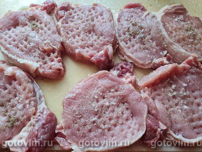 Свинина с сыром на картофельно-луковой подушке, Шаг 02
