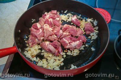 Свинина с лисичками и картофелем по-деревенски, Шаг 06