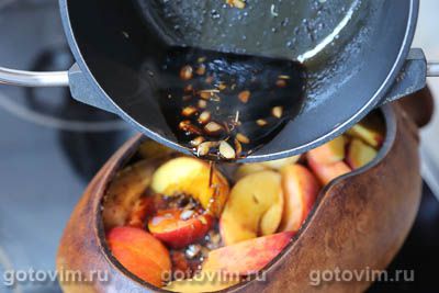 Свинина в духовке, запеченная с персиками в остром соусе, Шаг 09