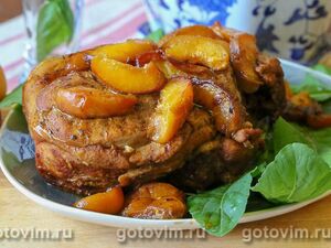 Свинина в духовке, запеченная с персикам