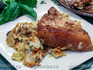 Свинина, запеченная в пакете с картофелем, капустой и грибами