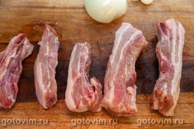 Свиные ребрышки в духовке в маринаде из киви с луком, Шаг 03