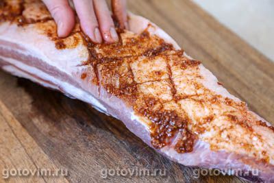 Свиная грудинка в духовке с глазурью из желе красной смородины, Шаг 04