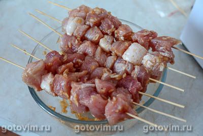 Мясо на шпажках в духовке, запеченное в рукаве, Шаг 05