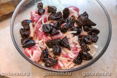 Свинина с черносливом, тыквой и картошкой, запеченная в рукаве в рукаве, Шаг 06