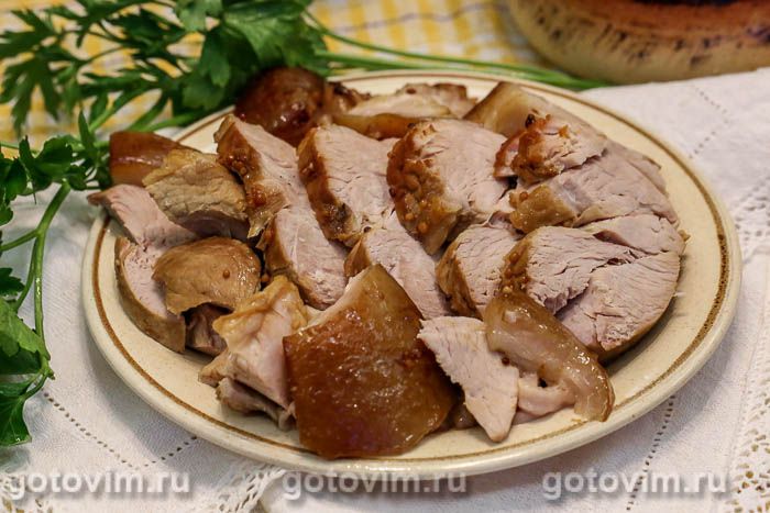 Варено-запеченная свинина в медово-горчичной глазури. Фотография рецепта
