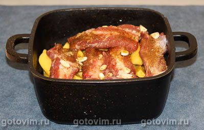 Свиные ребрышки с картошкой в казане, запеченные в духовке, Шаг 03