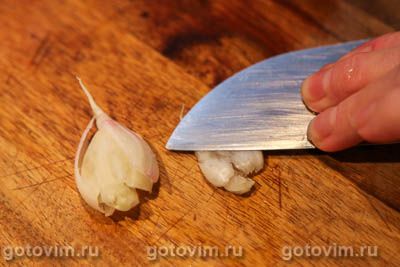 Стейки из свинины с жареными строчками в чесночном масле, Шаг 03