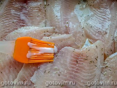 Тилапия в духовке под сырно-овощной шубкой с сыром, Шаг 05