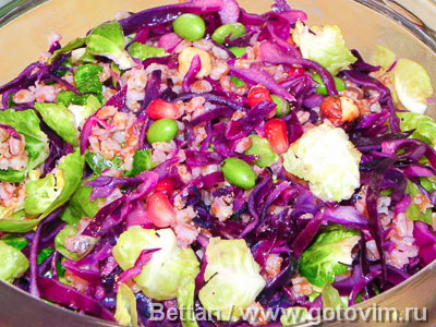 Тёплый салат с перловкой, краснокочанной и брюссельской капустой, Шаг 04