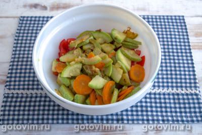 Теплый салат с баклажанами, помидорами и кабачками, Шаг 05
