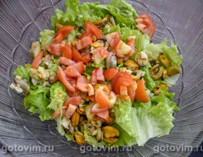 Теплый салат с мидиями, помидорами и кабачками, Шаг 03