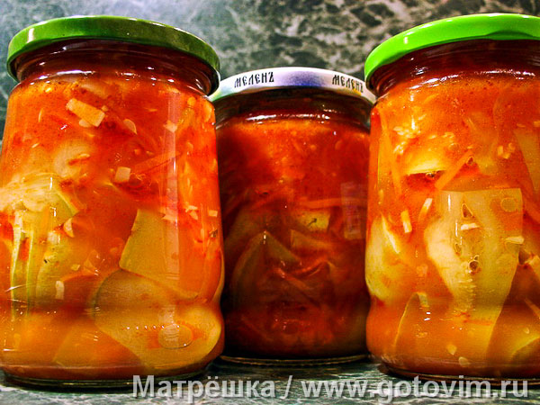 Заготовка из кабачков с томатным соком «Тещин язык». Фотография рецепта