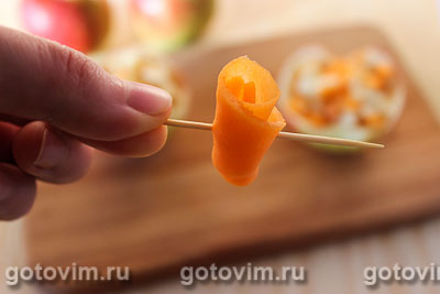 Тыква, запеченная в духовке с яблоком и медом, Шаг 05