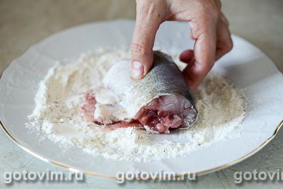 Толстолобик, запеченный в духовке с баклажанами, Шаг 02