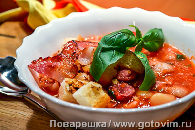 Томатный суп с копчеными колбасками и беконом. Фото-рецепт