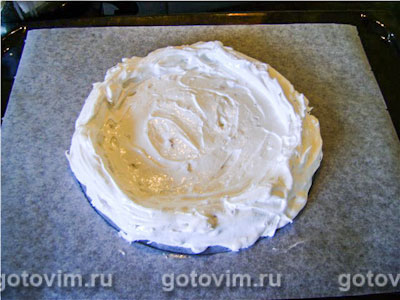Торт-безе ореховый со взбитыми сливками и абрикосами , Шаг 04