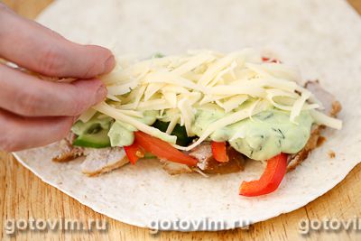 Тортильи с мясом, овощами и соусом из авокадо, Шаг 10