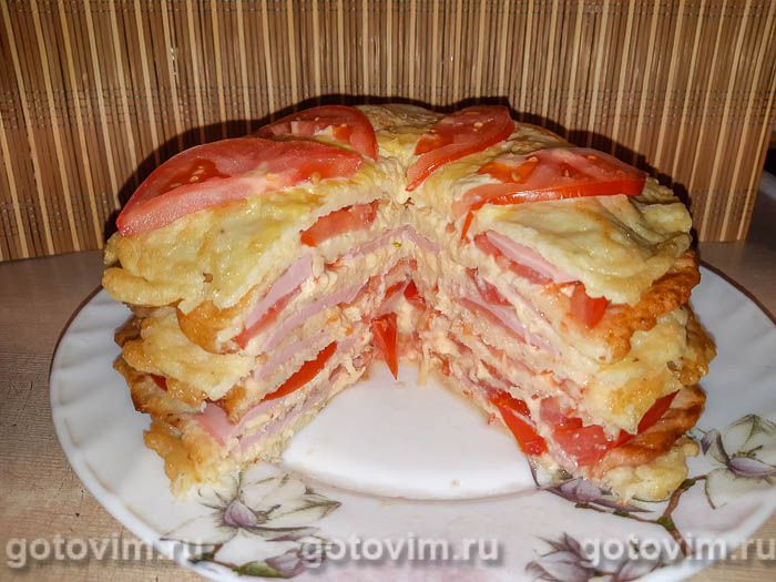 Торт из кабачков с  помидорами и колбасой. Фотография рецепта