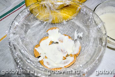 Торт из печенья без выпечки с бананом и сметаной, Шаг 04