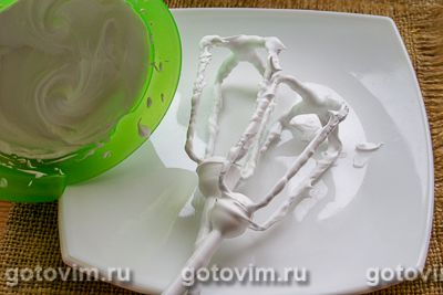 Желейный торт из печенья со сгущенкой без выпечки, Шаг 04