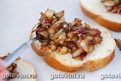 Горячие бутерброды с сыром, грибами и беконом, Шаг 05