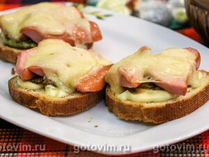 Закусочный торт из картофеля с сосисками, сыром и помидорами – кулинарный рецепт