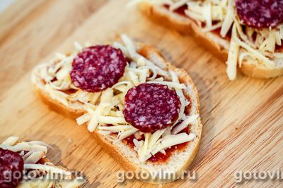 Тост-пицца с колбасой и сыром, Шаг 04