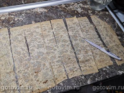 Треугольники из лаваша с сыром и колбасой на сковороде, Шаг 01