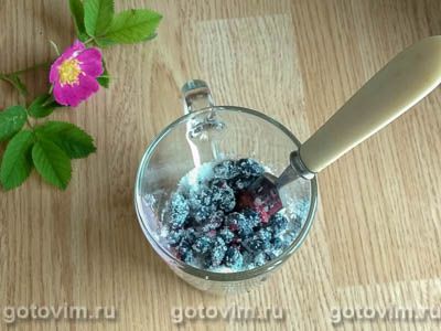 Творожный десерт с жимолостью и кокосовой стружкой, Шаг 02