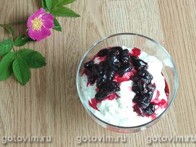 Творожный десерт с жимолостью и кокосовой стружкой, Шаг 06