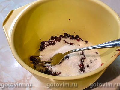Творожный десерт со взбитыми сливками и черникой, Шаг 01
