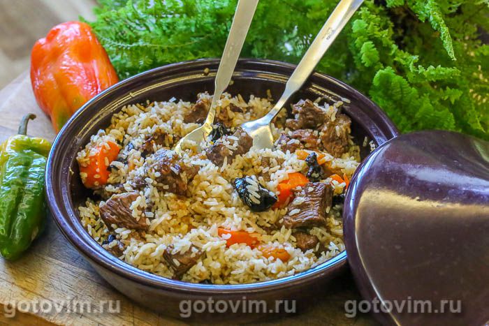 Тажин с говядиной, рисом и сухофруктами. Фотография рецепта