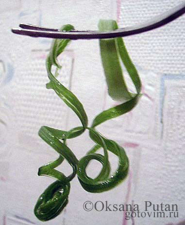 Украшение из зелёного лука. Фотография рецепта
