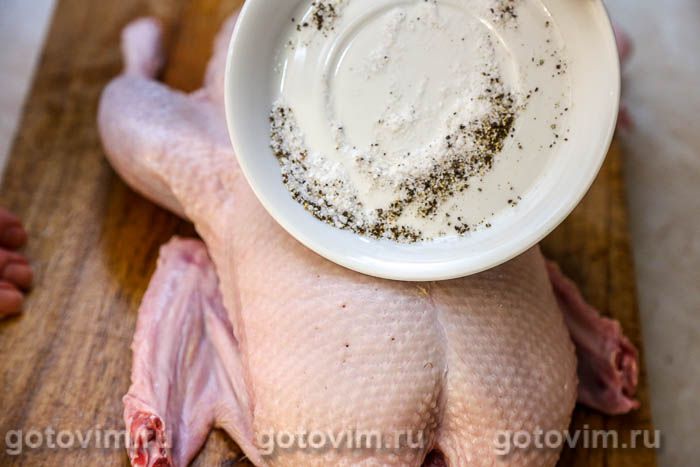 Как приготовить Утка с квашеной капустой и черносливом в духовке рецепт пошагово